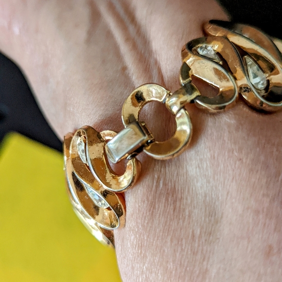 1930's Trifari Gold-Tone & Rhinestone Bracelet. - Picture 6 of 8